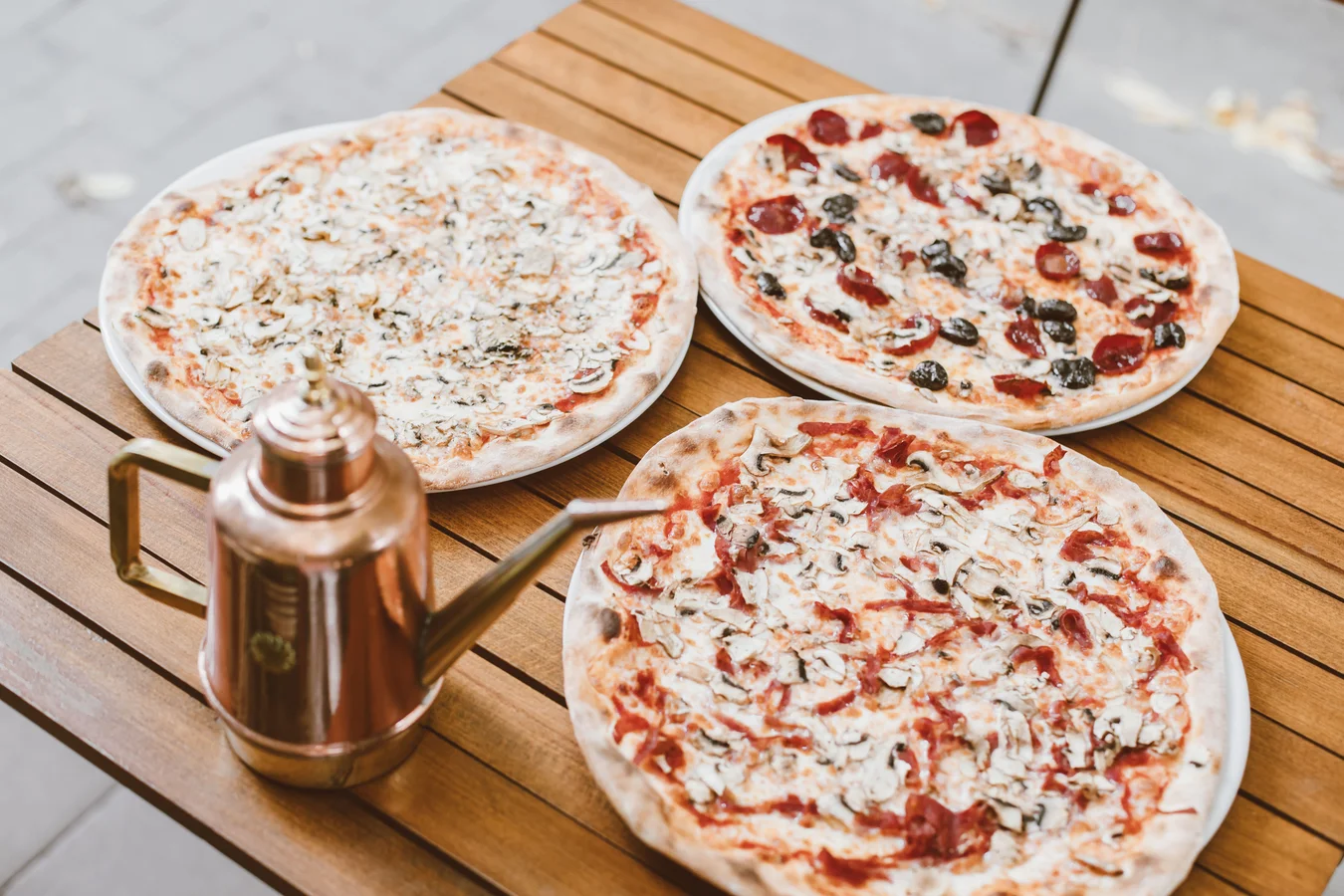 Pizza by Aromi